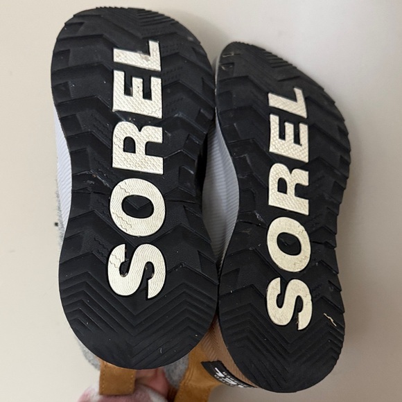 Sorel Women’s Boots in Black, Gray, and Tan - Picture 4 of 5